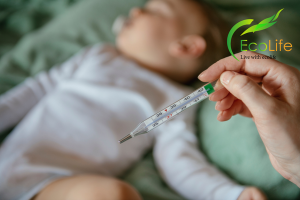 Trẻ em bị thủy đậu thường có triệu chứng là sốt, mệt mỏi.