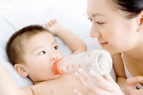 sữa aptamil 4 cung cấp dinh dưỡng cần thiết cho trẻ